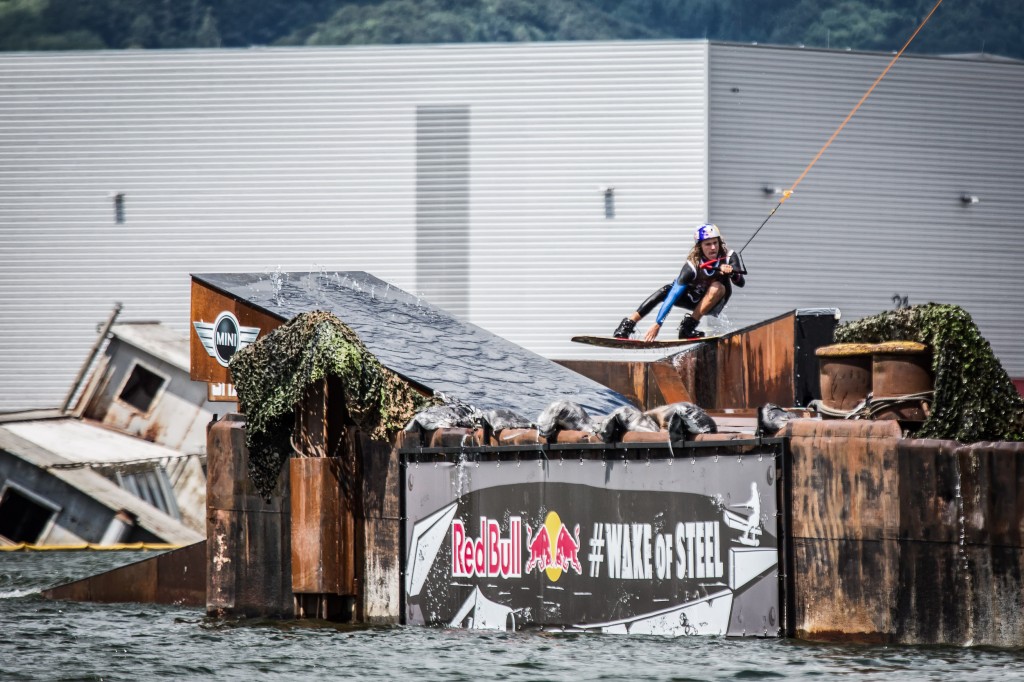 Massimo Piffaretti (ITA) auf dem Frachtschiff © Philipp GreindlRed Bull Contentpool