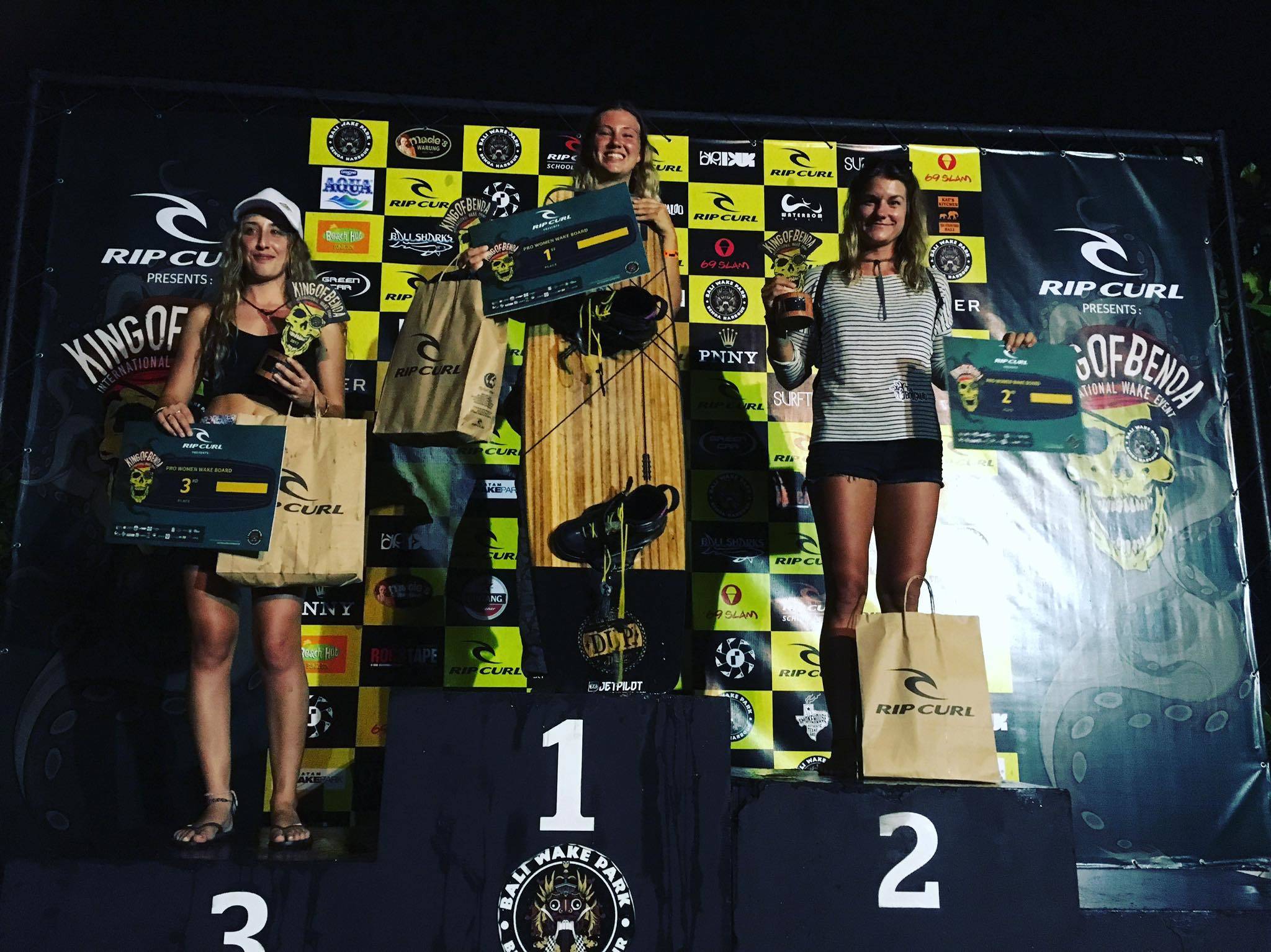 king of benoa podium girls