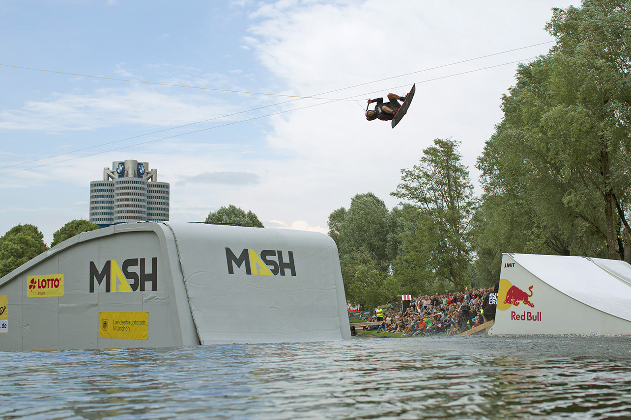 MUNICH MASH Wakeboard Rail & Air 1